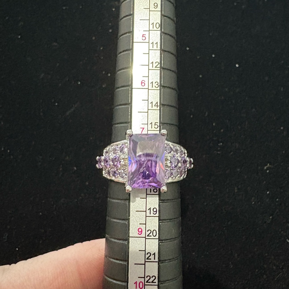 stunning sterling silver thicker band shades of purple stoned ring size 8
